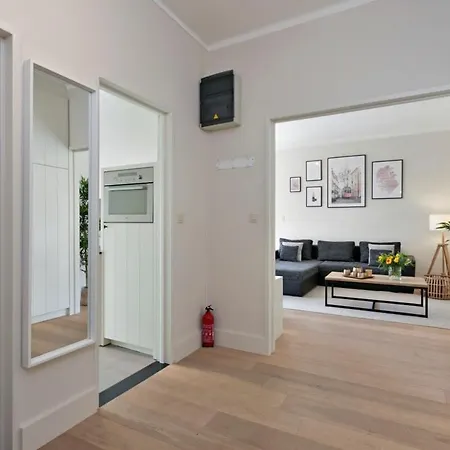 Cozy Apartment With Balcony And Parking