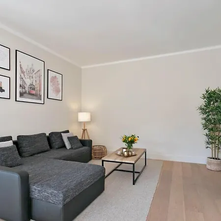 Cozy Apartment With Balcony And Parking